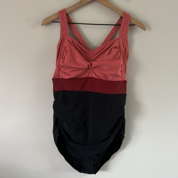 Bloomchic Contrast Twist Front Tummy-Control One Piece Swimsuit - Picture 4 of 6